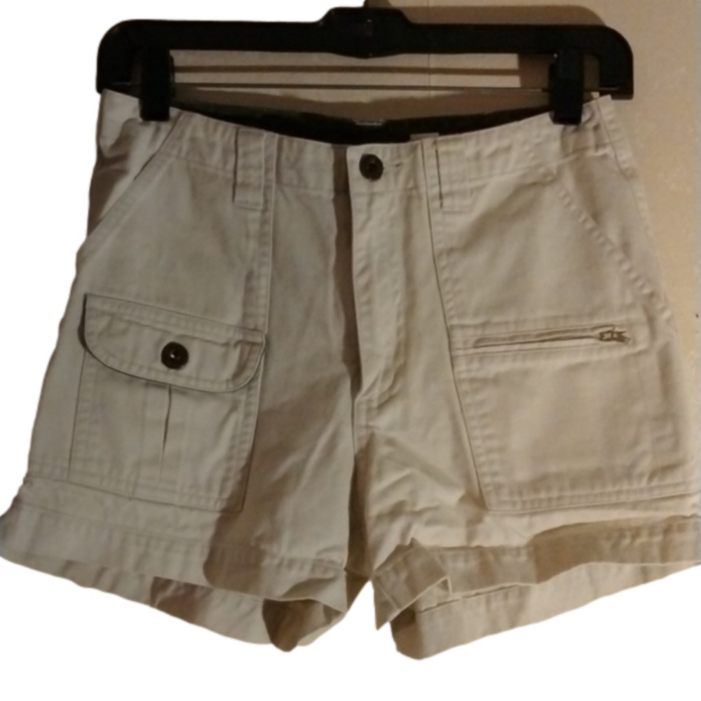 Lee retro khaki colored / Y2K cargo shorts. Retro size 1, see measurements.